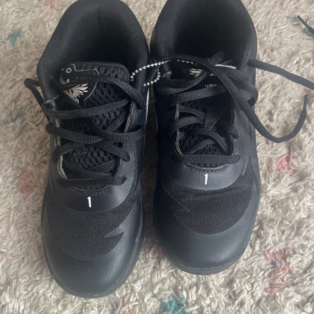 Boys shoes size 2-3 Youth